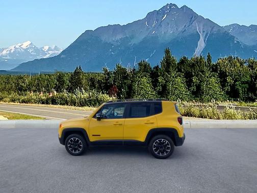 2023 Jeep Renegade Trailhawk