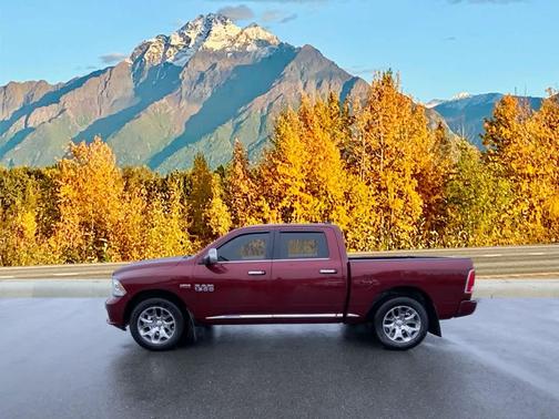 2017 RAM 1500 Limited Crew Cab 4x4 5'7' Box