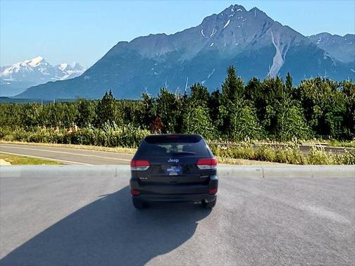 2022 Jeep Grand Cherokee Laredo