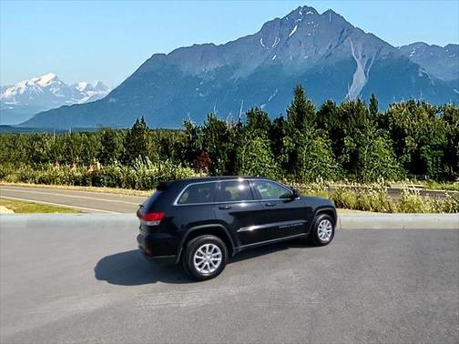 2022 Jeep Grand Cherokee Laredo