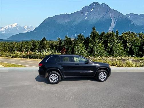 2022 Jeep Grand Cherokee Laredo