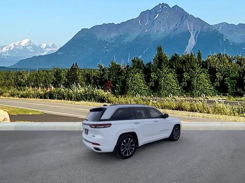 Bright White Clearcoat 2024 Jeep Grand Cherokee Overland