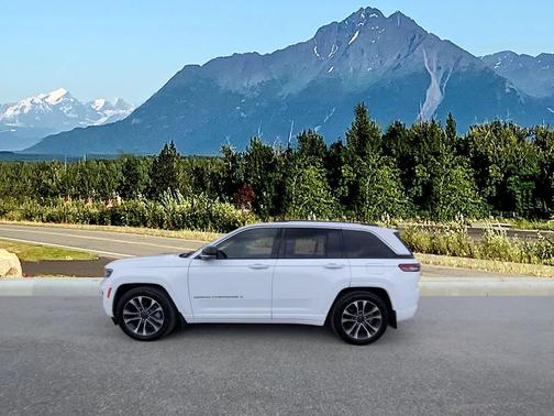 Bright White Clearcoat 2024 Jeep Grand Cherokee Overland