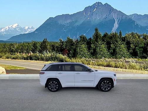 Bright White Clearcoat 2024 Jeep Grand Cherokee Overland