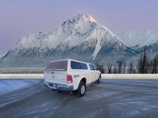2018 RAM 2500 Laramie Crew Cab 4x4 6'4' Box