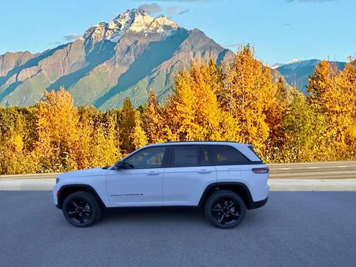 2025 Jeep Grand Cherokee Altitude