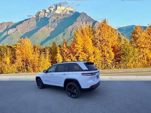 2025 Jeep Grand Cherokee Altitude