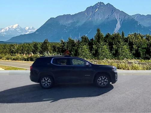 2023 GMC Acadia AWD SLT