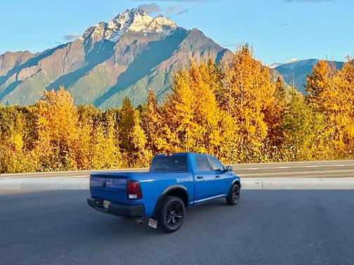 2024 RAM 1500 Classic Warlock Crew Cab 4x4 5'7' Box