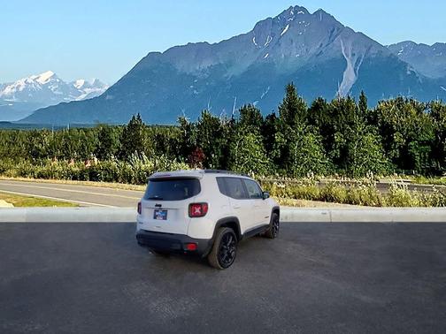Alpine White Clearcoat 2022 Jeep Renegade Altitude