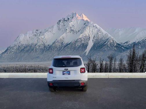 Alpine White Clearcoat 2022 Jeep Renegade Altitude