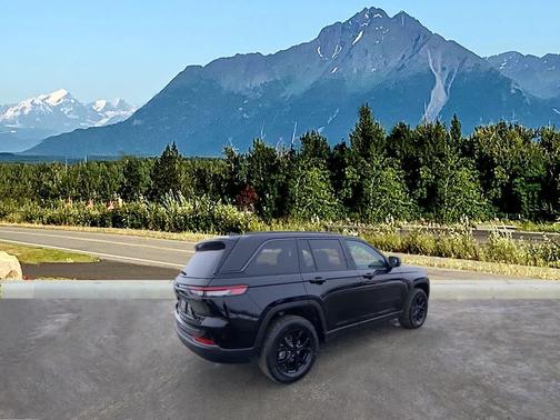 2026 Jeep Grand Cherokee Altitude