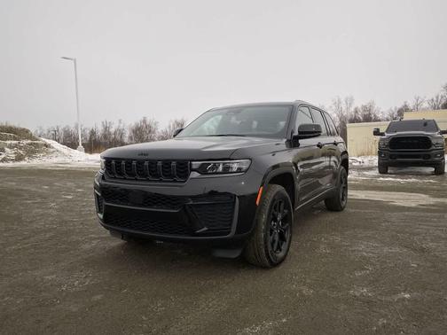 2026 Jeep Grand Cherokee Altitude