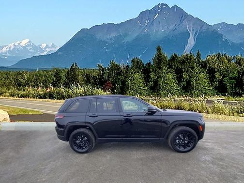2026 Jeep Grand Cherokee Altitude