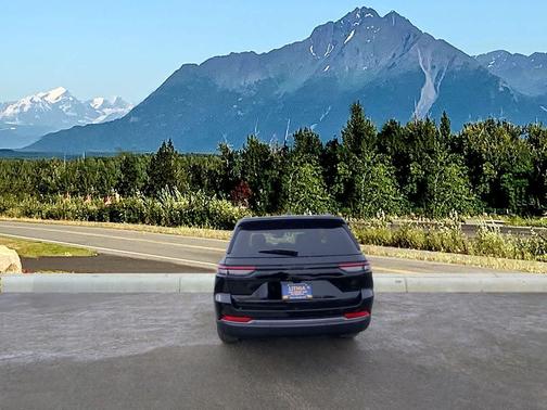 2026 Jeep Grand Cherokee Altitude