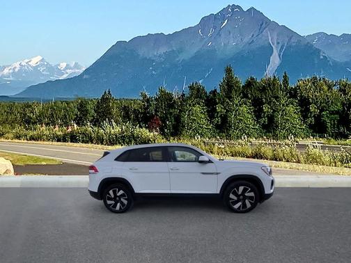 WHI/White 2025 Volkswagen Atlas Cross Sport 2.0T SE w/Technology 4MOTION