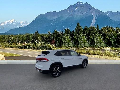 WHI/White 2025 Volkswagen Atlas Cross Sport 2.0T SE w/Technology 4MOTION