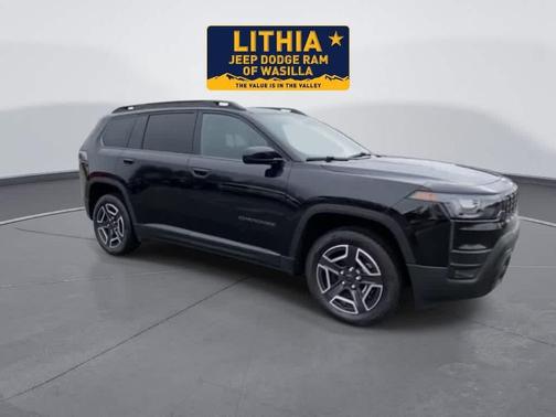 Diamond Black Crystal Pearlcoat 2026 Jeep Cherokee Laredo 4x4