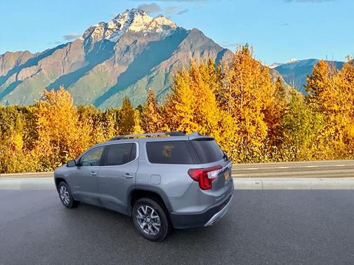 2023 GMC Acadia AWD SLT