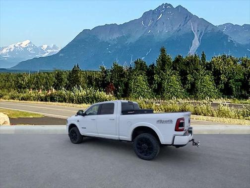 2020 RAM 2500 Laramie Crew Cab 4X4 6'4' Box