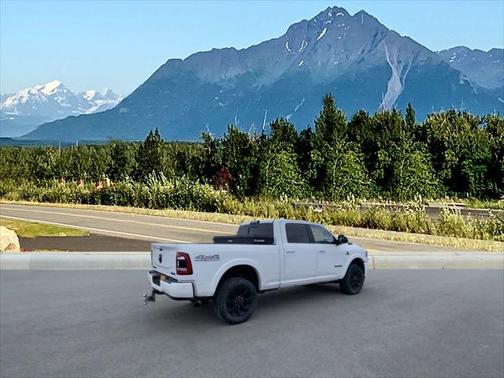 2020 RAM 2500 Laramie Crew Cab 4X4 6'4' Box