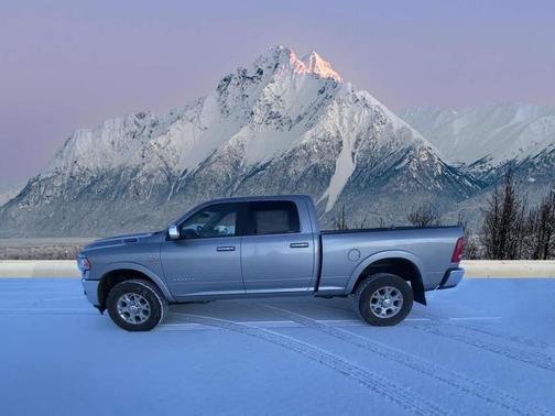 2022 RAM 2500 Laramie Crew Cab 4x4 6'4' Box