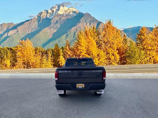 2024 RAM 1500 Classic Warlock Crew Cab 4x4 5'7' Box