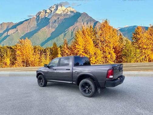 2024 RAM 1500 Classic Warlock Crew Cab 4x4 5'7' Box