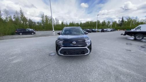 WHT/White 2025 Volkswagen Taos 1.5T SE