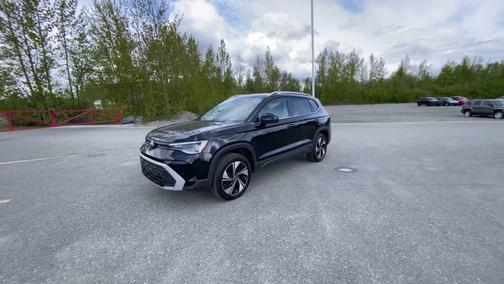 WHT/White 2025 Volkswagen Taos 1.5T SE