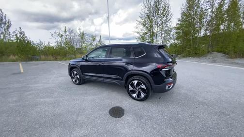 WHT/White 2025 Volkswagen Taos 1.5T SE