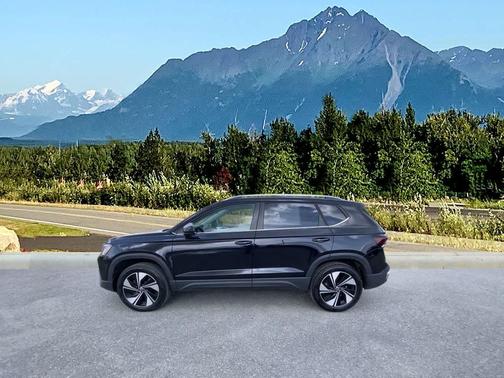 WHT/White 2025 Volkswagen Taos 1.5T SE