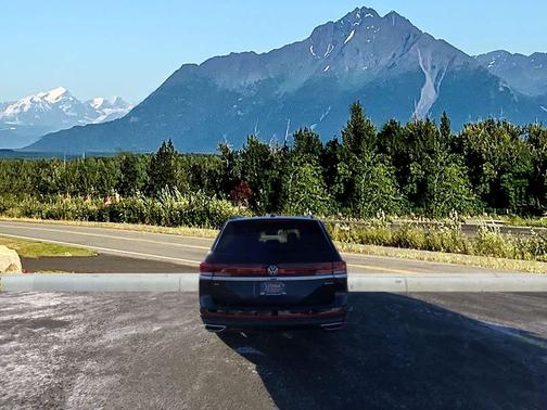 2025 Volkswagen Atlas 2.0T SE w/Technology 4MOTION