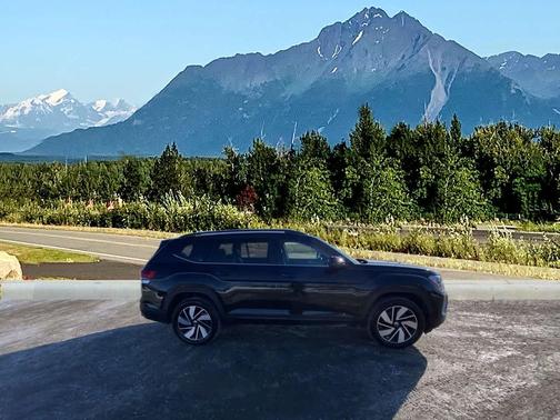 2025 Volkswagen Atlas 2.0T SE w/Technology 4MOTION