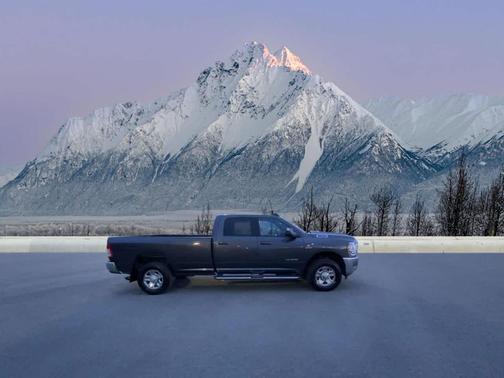 2022 RAM 2500 Big Horn Crew Cab 4x4 8' Box