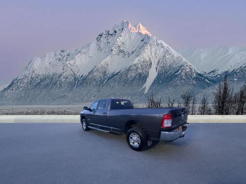 2022 RAM 2500 Big Horn Crew Cab 4x4 8' Box