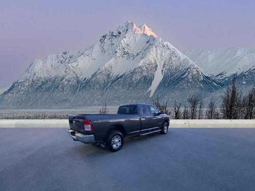 2022 RAM 2500 Big Horn Crew Cab 4x4 8' Box