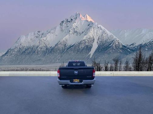 2022 RAM 2500 Big Horn Crew Cab 4x4 8' Box