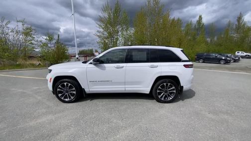 Bright White Clearcoat 2023 Jeep Grand Cherokee Overland
