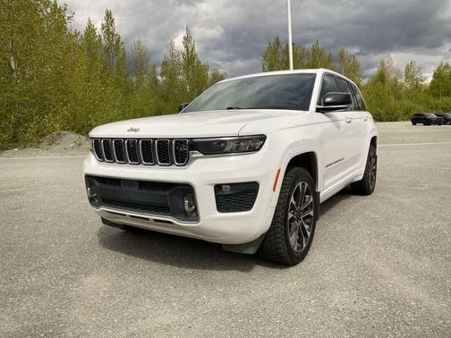 Bright White Clearcoat 2023 Jeep Grand Cherokee Overland