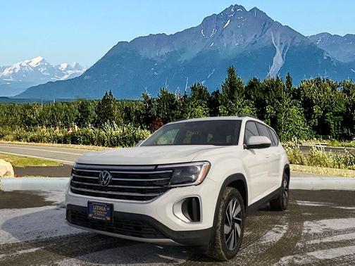 WHT/White 2025 Volkswagen Atlas 2.0T SE w/Technology 4MOTION