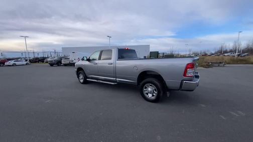 2022 RAM 2500 Big Horn Crew Cab 4x4 8' Box