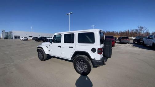 2025 Jeep Wrangler 4-Door Sahara 4x4