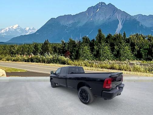 Diamond Black Crystal Pearlcoat 2026 RAM 2500 Big Horn Crew Cab 4x4 8' Box