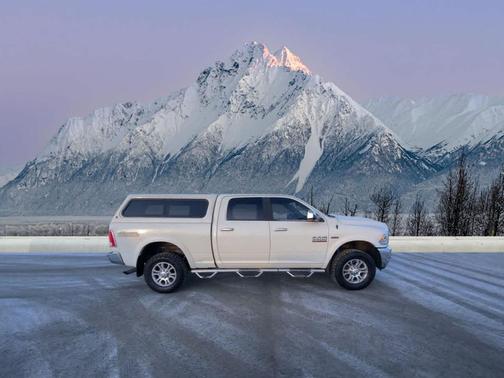 2018 RAM 2500 Laramie Crew Cab 4x4 6'4' Box