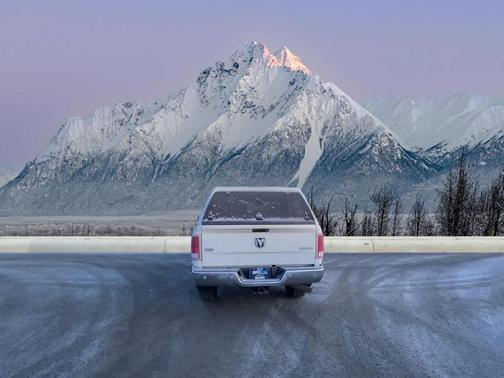 2018 RAM 2500 Laramie Crew Cab 4x4 6'4' Box