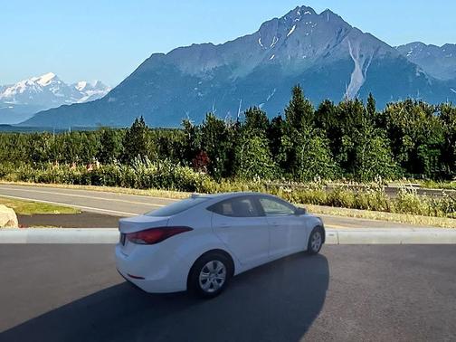 Quartz White Pearl 2016 Hyundai ELANTRA SE