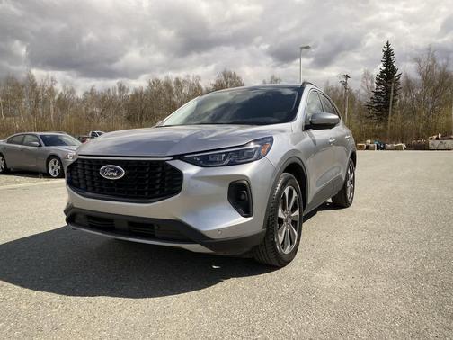 Iconic Silver Metallic 2024 Ford Escape Platinum