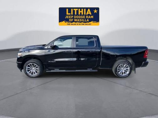 Diamond Black Crystal Pearlcoat 2024 RAM 1500 Laramie