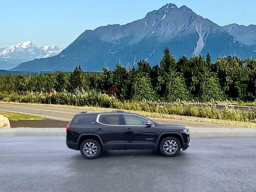 2023 GMC Acadia AWD SLT